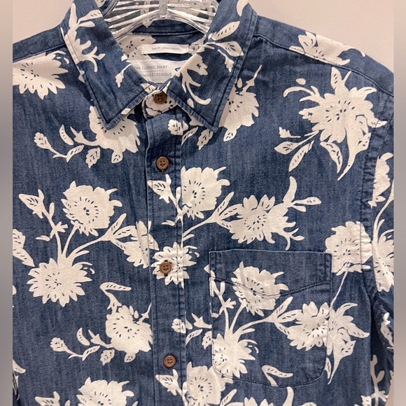 Old Navy: The Classic Shirt Slim Fit button down Chambray Floral Hawaiian Small - Picture 6 of 6